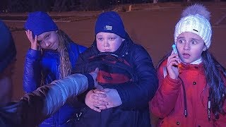 РОМА ПОЛУЧИЛ 7 ДВОЕК! Боится Идти ДОМОЙ НОЧЕВАЛ На УЛИЦЕ