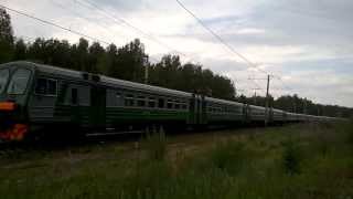 Электропоезд ЭД4М-0220 и электровоз ЧС7 с пассажирским поездом