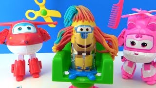 Harika Kanatlar Berber Oyun Hamuru Seti - Çılgın berber neler yapacak? Jett ve Dizzy saç kesiyor.