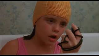 Christina Ricci holds her breath underwater - "Mermaids"