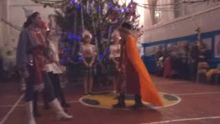 Новогодняя сказка у старшекласснкиов (с супер современной музыкой) "Как богатыри подарки искали"