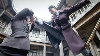8名共軍特工闖入日軍生化基地，為斬殺生化專家，和數十守衛激情肉搏！