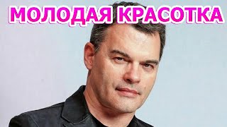 НАСТОЯЩАЯ КРАСОТКА! Вот как выглядит жена Евгения Дятлова
