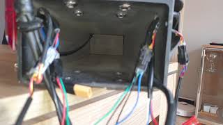 interior caja Joyor Y5s. Mis sospechas son ciertas.