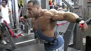 Профессиональный бодибилдер IFBB Денис Джеймс (Dennis James)