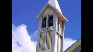 Sinos a tocar o Hino de Guimarães ao Meio-Dia na Igreja de Urgezes