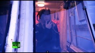 Девушка на теплоходе