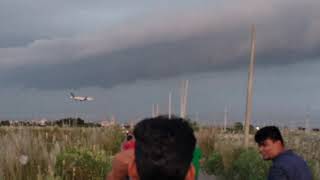 দিয়াবাড়ি উত্তরা এর উপর দিয়ে বিমান এর শাহজালাল বিমানবন্দর এর রানওয়ে তে নামার দৃশ্য।।