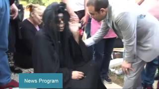 Bülent Ersoy, Oya Aydoğan'ın Mezarı Başından Ayrılmak İstemedi 'Dünya Gelse Gitmem'