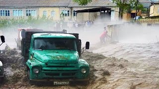 Kyrgyzstan shuddered! Terrible streams of mudflows are destroying the city!