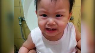 Funny: biểu cảm của bé khi bị táo bón