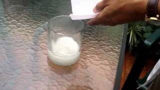 reaccion de soda caustica en el agua