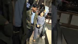 Mbuhlah, pokoke video lucu ngakak.