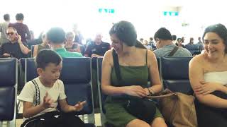 Siêu trí tuệ Quang Bình ? Bắn tiếng Anh Hài hước Làm Du khách Tây cười “KHOÁI CHÍ”