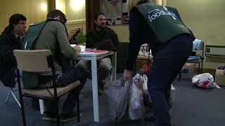 Foodbanks in UK help the poor avoid bleak Christmas