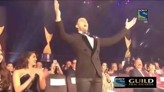 Akshay kumar and ranveer singh's masti in award ceremony