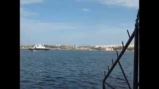 Севастопольская бухта, Приморский бульвар. Памятник затонувшим кораблям