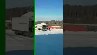Водитель Деловые Линии песок под передние колёса фура зима буксует нецензурные выражения