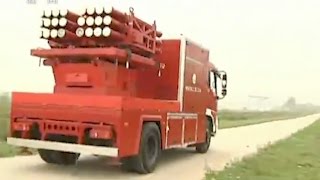 Cina, gli incendi si spengono con il lanciarazzi