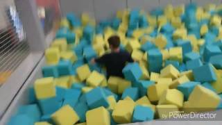 VLOG: БАТУТНЫЙ КЛУБ 720/ПРЫГАЕМ С ОДНОКЛАССНИКОМ