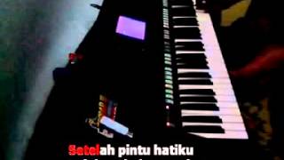 Secawan Madu Karaoke Yamaha PSR S750
