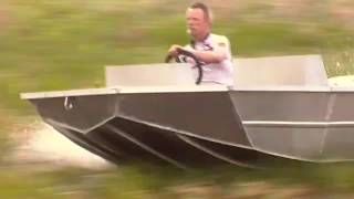 Лодка вездеход с мотором ВАЗ 126 Приора 120 л/с