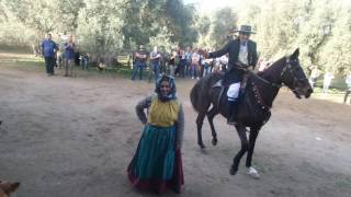 Sfilata di coppie in costume a cavallo S'Ortu Mannu Villamassargia