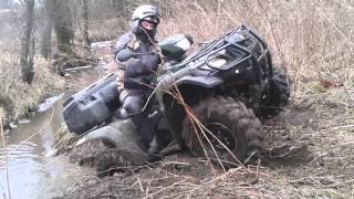 Suzuki kingquad 750 průjezd potoka 2
