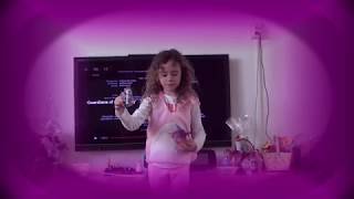 Carmen zingt ponygirl