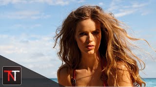 Robyn Lawley protesta con un selfie al desnudo