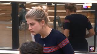 Flavio y Samantha en plan cariñoso en el piano #OTDirecto14E #OT2020
