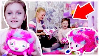 Что умеет новая игрушка интерактивный ежик?! Детское видео для детей Mia Room Show
