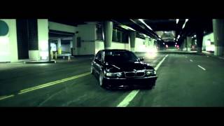 Великолепная BMW E38 на пневмоподвеске и дисках HRE.