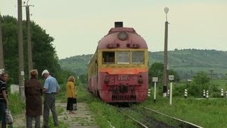 Дизель-поезд Д1-800 в о.п. Панасести / D1-800 passing Panasesti stop