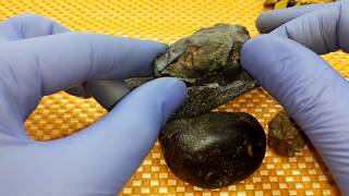 احجز النيازك التى يلتصق بها المغناطيس وماهي نوعيتهى
Book the meteorites to which the magnet is attac