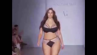 Sexy Girls Boobs & Big Booty Ramp Walk