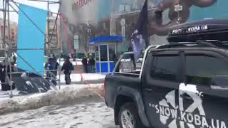 Металлические конструкции на Майдане сносят при помощи автомобиля | Страна.ua