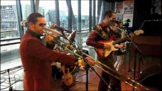 La Caravane Passe - Babakool Babushka (live @Bimhuis Amsterdam)