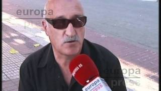 Vecinos de Esparreguera limpian calles para ahorrar