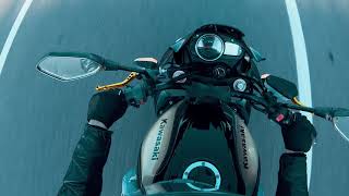 تحدي فتاة بالدراجة النارية _The Genesis biker