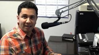 Aurélio Campos apresenta o programa "Hora do Estudo Bíblico" na rádio BBN.