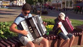 МАЛЬЧИШКИ КЛАССНО ИГРАЮТ MODERN TALKING!!! Brest! Street! Music!