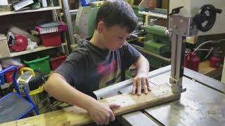Finn making toy gun