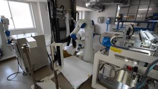無人タオル折り畳装置の実用化に成功