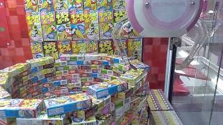 クレーンゲームでチョコボール大量GET ！