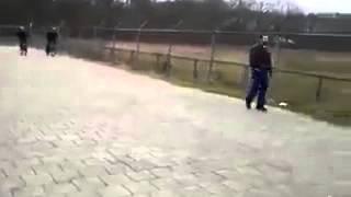 Politie waakzaam en dienstbaar.