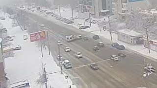 Маршрутку выбросило на встречку