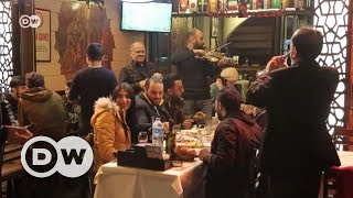 Rakı fiyatları meyhane kültürünü değiştirdi - DW Türkçe