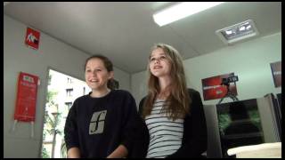 Bec and Ciara selling the Squarz @ Wynyard Park