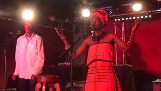 Hommage à Nelson Mandela à La Bellevilloise - Sibongile Mbambo - Sam Tshabalala